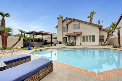 Image de **Family Henderson Resort Style Retreat w/Pool! ! **
