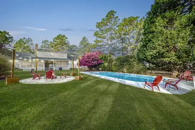 Image de SoPi Home With a Relaxing Pool and Fire Pit