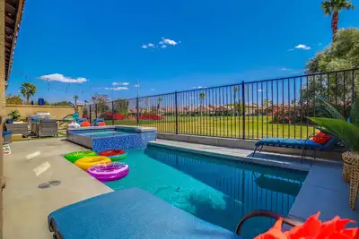 Image de Spacious house on a Golf Course with Heated Private Pool an Spa