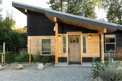 Image de Winthrop Basecamp-new trailside vacation home 15 min walk to downtown!
