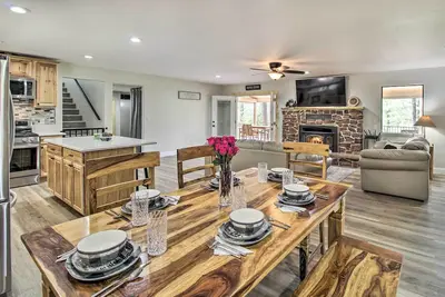 Image de Game Room & Wooded Views: Pinetop Cabin!