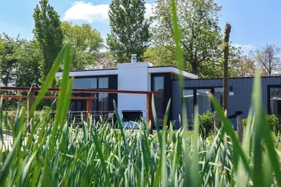 Image de Chalet for 6 people with 3 bedrooms and a terrace ✓Holiday park ✓Sea experience ✓Holiday home