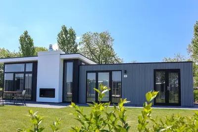 Image de Chalet for 4 persons with 2 bedrooms and a terrace at EuroParcs Bad Meersee ✓Holiday park ✓Sea experience ✓Holiday home
