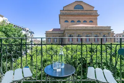 Bright Apartment with View of the Maximum Theater