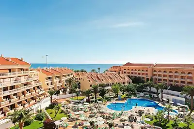 Image de Attractive 2 Bedroom Apartment. Games Area. Private Balcony.