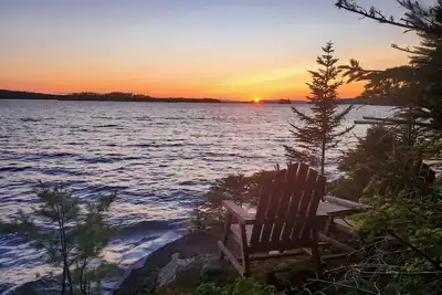 Image de Log Cabin right on Moosehead Lake