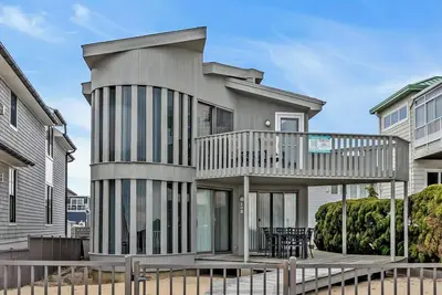 Image de Board103 | Boardwalk - Ocean Front 3br 2 ba home w amazing views, great parking!