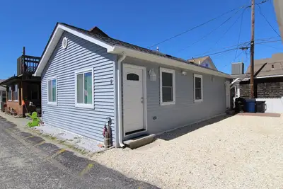 Beach5 | Beachside Cottage, Open Concept! Parking, Gated Boardwalk Access by Shore Points Vacations