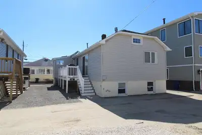 Image de Stoney9 | Beachside w/ onsite parking! New updates, 4 badges to beach! by Shore Points Vacations