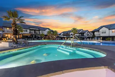 Image de O-66| Private Hot Tub * Ping Pong * Resort Pool * Fire Pit *
