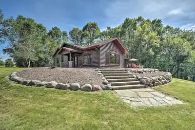 Image de Quiet Lakeside Cabin: Patio & Stunning Views!
