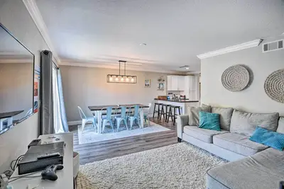 Image de New Smyrna Beach Townhome, Walk to Bay Access!