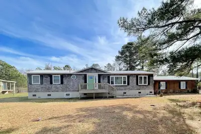 The Oyster Shack - 3br home, Lg screened in porch. Bikes, chairs. No Linens