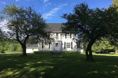 Image de Charming Catskill Farm House on River Front