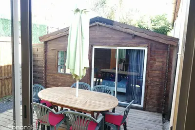 Image de Deux chalets séparés par un petit patio à 200m de la plage