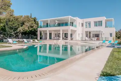 Image de Modern minimal villa, walking distance to the beach, amazing sea view