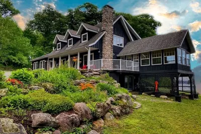 Image de Lakefront Cottage with sandy beach on Lake Muskoka