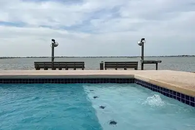 Image de Oceanview Home | Heated Pool, Underwater Led Fish'N Pier & Kayaks! !