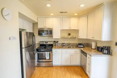 Image de Oceanside Beach Rental - Walk to the Boardwalk!