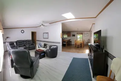 Image de Snowmobile/Skier Paradise is the place to stay & take off on your sleds and ride