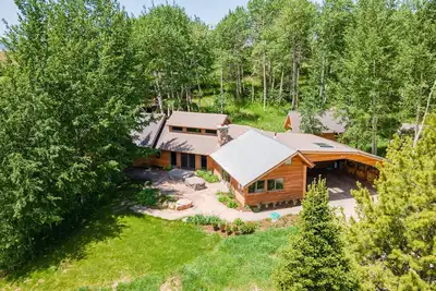 Image de Unique Cabin Escape with Majestic Teton Backdrop