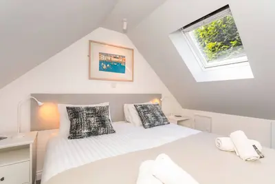 Image de Appartement-Moderne-Salle de bain privée séparée-Vue sur la cour