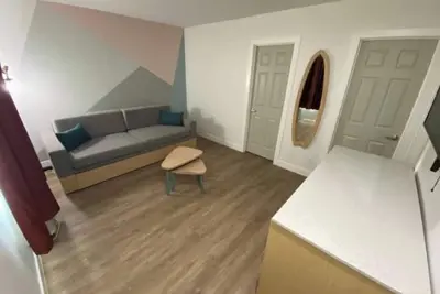 Image de Queen Deluxe Suite w/ Double bed & Pull out couch