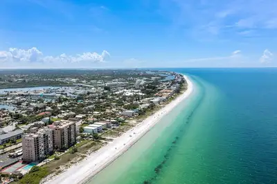 Image de Amazing Location in the Heart of Indian Rocks Beach just Steps to the Sand!