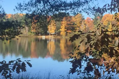Image de Rustic cabin, two acres of privacy, on quiet McCarry Lake