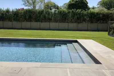 Image de 50's Shelter Island Home w new pool, 3 bed 3 bath