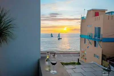 Image de Steps from beach chic & modern1BD apt