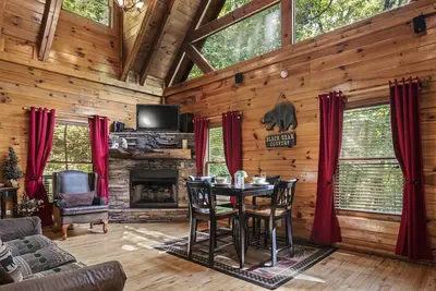 Image de Promo 10% Weekly Discount\nCabin Near Dollywood-Hot Tub, Arcade, Pool table