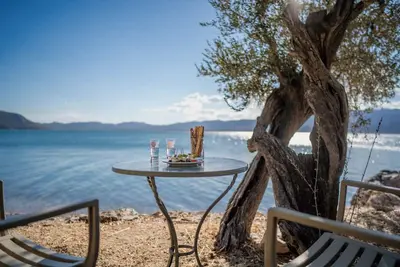 Image de Seafront Away-from-it-all Stone House in Sunset Olive Grove