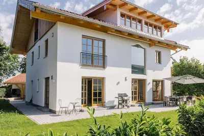 Image de Light-flooded dream home between Chiemsee and the Alps