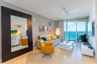 Image de Breathtaking Ocean Views in La Perla in Sunny Isles Beach!