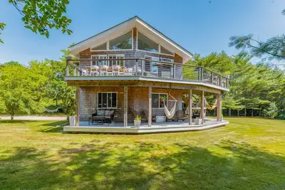 Image de Amazing beach home - indoor\/outdoor living - two full kitchens, Ac, washer\/dryer