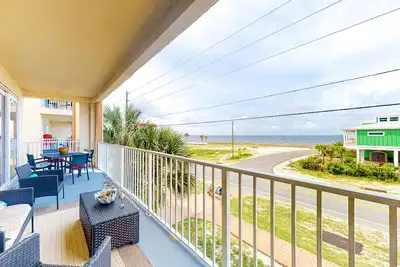 Image de Dreamy coastal gem with Gulf views, easy beach access, pool, hot tub, sauna & Ac