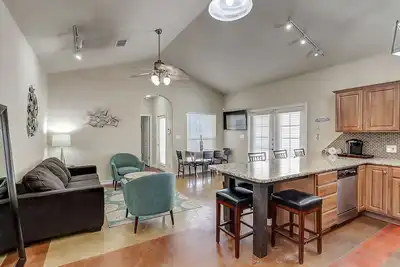Image de Colorful North Padre townhome with pool, covered patio, Ac, & washer/dryer