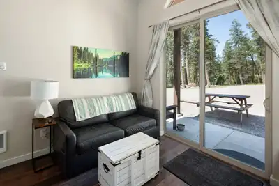 Image de Bowman Cabin at 406 Glacier Cabins