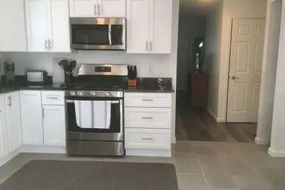 Image de Centrally located 2-bedroom townhome near it all.