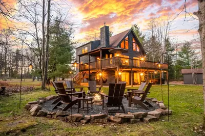 Image de Woodhaven | Dock Slip, Pool Table, Firepit!