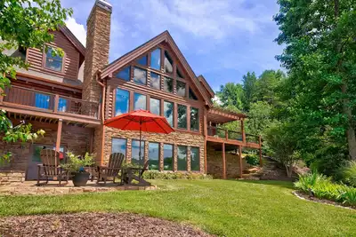 Image de Luxe lakefront retreat with fishing dock, deck, firepit, patio & pool table