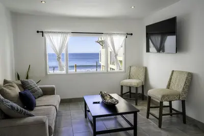 Image de Beach-Views - 4 Bdr House - Sleeps 10 w\/Free Pkg