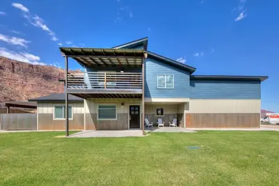 Desert Hideaway<br>New spacious custom home