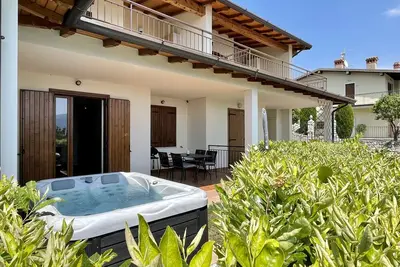 Image de Nouvel appartement exclusif \" Suite Perlago\" avec jardin et bain à remous