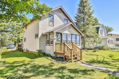 Image de Dog-friendly cottage with deck, grill, & W/D - near Riverview Park & downtown