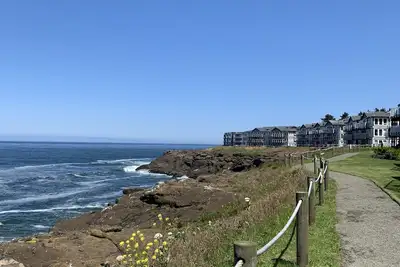 Image de Breathtaking views from this 2nd level oceanfront 2b/2b!