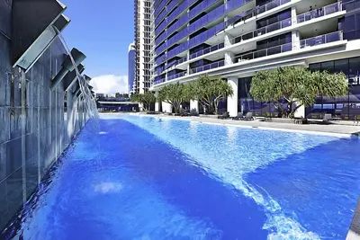 Image de Circle on Cavill - Coastal Letting