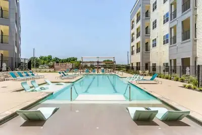 Image de Unwind at Zenful Affirmations—a serene, stylish 2br/2ba near Sw Medical Center, Lackland Afb, and Riverwalk. Designed for comfort, work, and connection, it's perfect for military, medical & business pros, families & displaced guests. Welcome home!