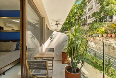 Image de Beautiful condo in the heart of Zona Romantica and steps to Los Muertos Beach! 1